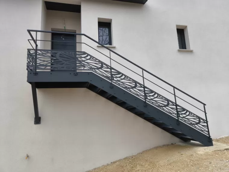 Escalier acier thermolaqué gris anthracite 
