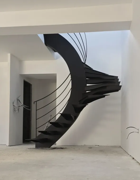 Escalier métallique sur mesure livré à Limoux, Carcassonne, Aude Construction Métallique
