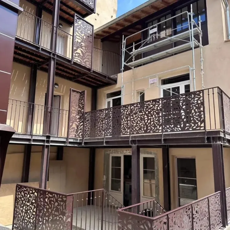 Réalisation d'un ensemble de structures métalliques et de coursives en profil HOA à Carcassonne, Carcassonne, Aude Construction Métallique