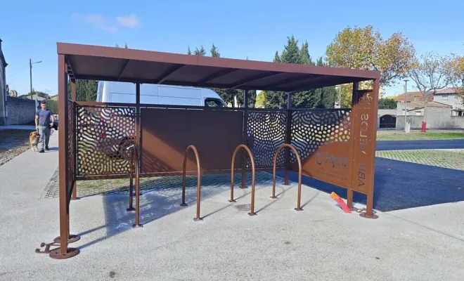 Conception sur mesure d'un abri de bus à Carcassonne, Carcassonne, Aude Construction Métallique