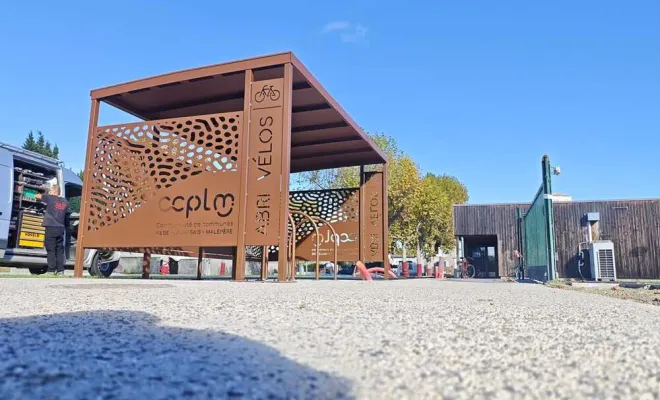 Conception sur mesure d'un abri de bus à Carcassonne, Carcassonne, Aude Construction Métallique